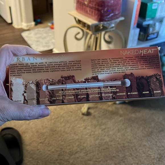 URBAN DECAY Naked Heat Eyeshadow Palette 12 Fiery Amber Neutral Shades & Brush - Picture 5 of 5